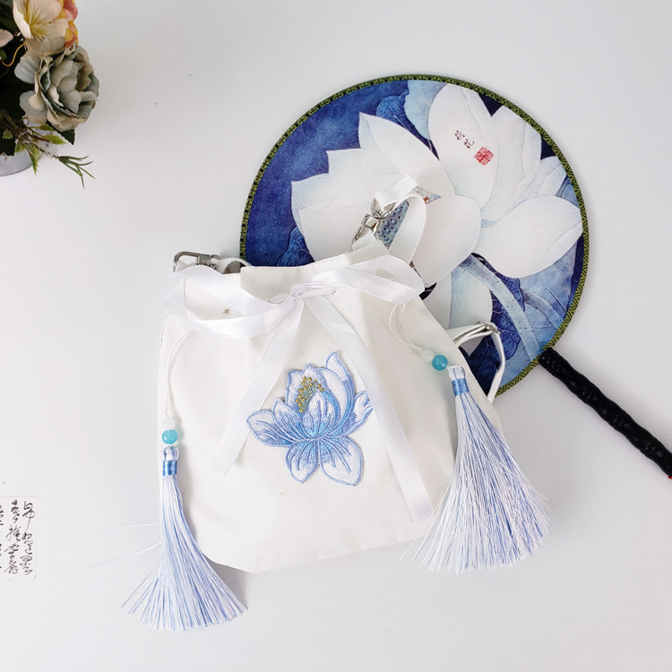 新款莲花刺绣古风汉服包斜跨包中国风流苏包古代荷包配古装女包袋