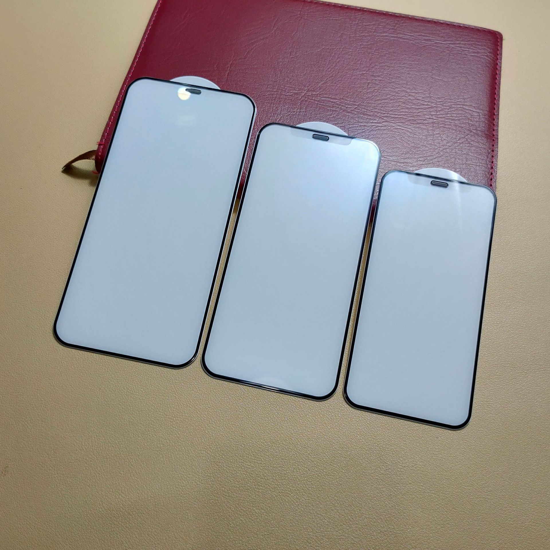 3,特殊的设计方式:倒角工艺,磨砂钢化膜的四周倒出2.