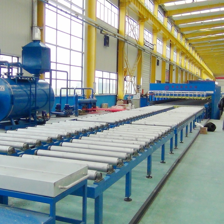 国森冷藏车厢板热压机有热压板进出式,垫板进出式,皮带输送式