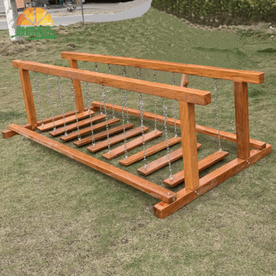 游乐园木质儿童秋千摇摇桥 幼儿园平衡训练户外荡桥独木桥