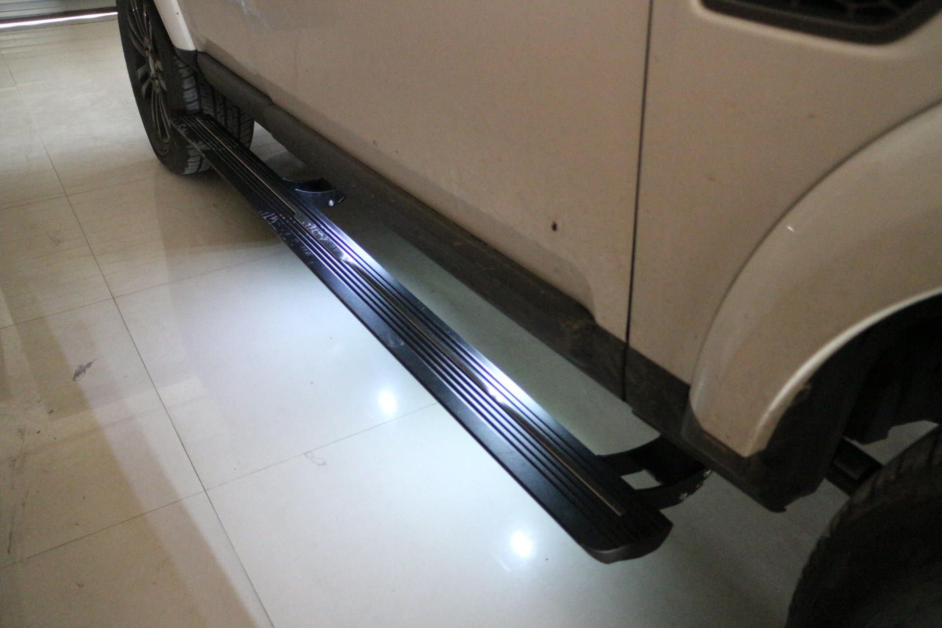 akm电动踏板适用于福特探险者改装外侧装饰配件迎宾脚踏板