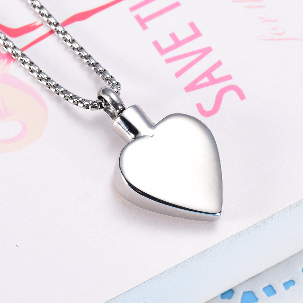 纪念家人宠物钛钢心形骨灰盒项链 字母雕刻不锈钢心形骨灰盒吊坠