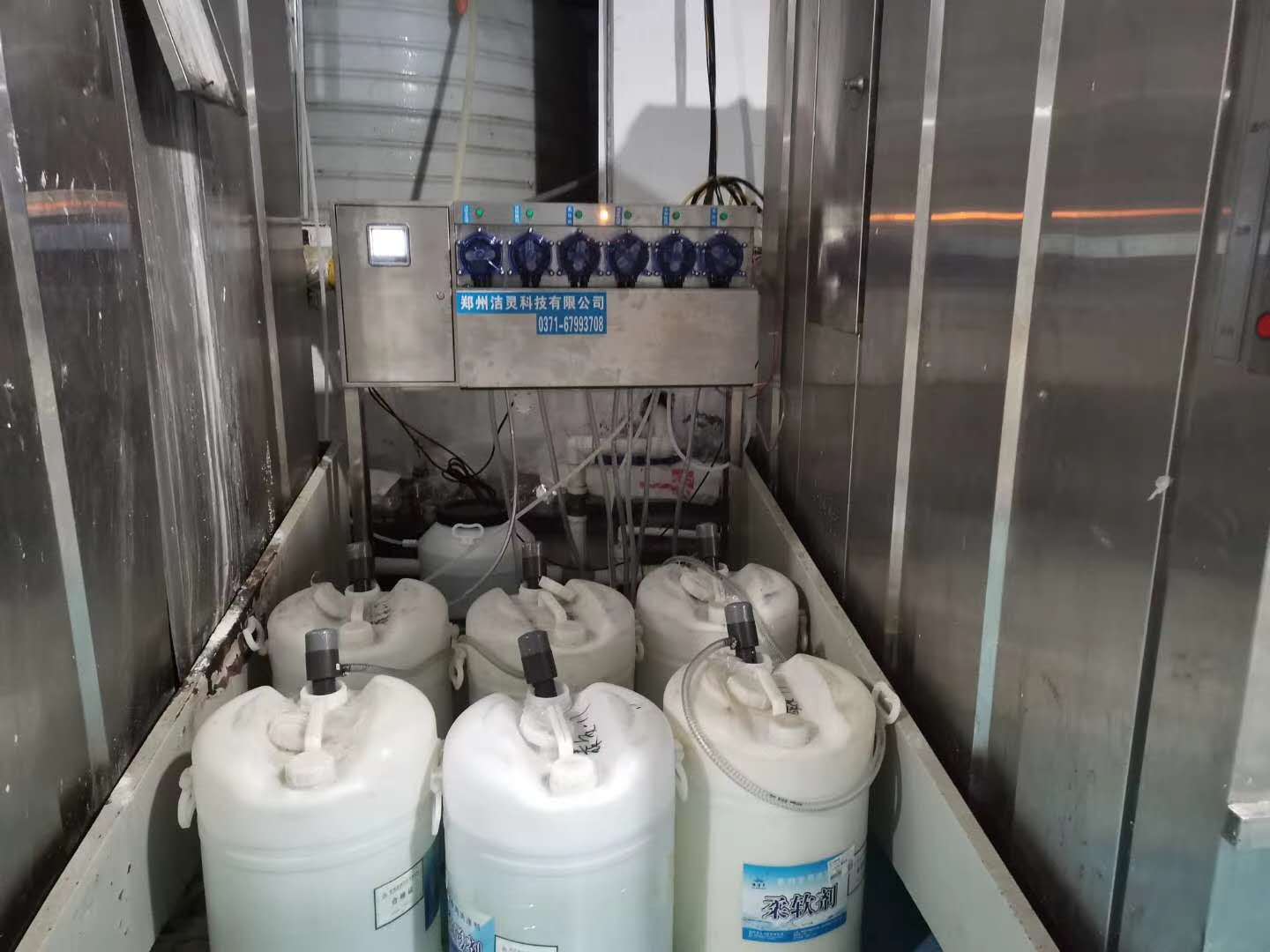 洗衣房一拖六洗涤剂液体化料分配器洗涤厂洗衣液自动供料系统