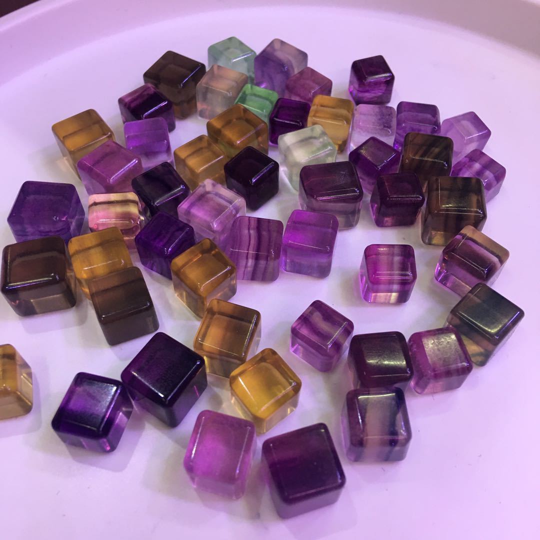 新品天然七彩萤石魔方方块7mm-14mm 颜色鲜艳 可diy吊坠 厂家直销