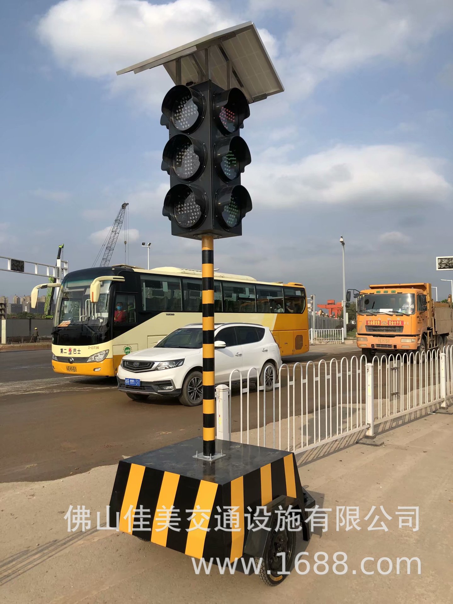 临时交通信号灯移动太阳能红绿黄箭头导向灯 转弯直行指示led灯