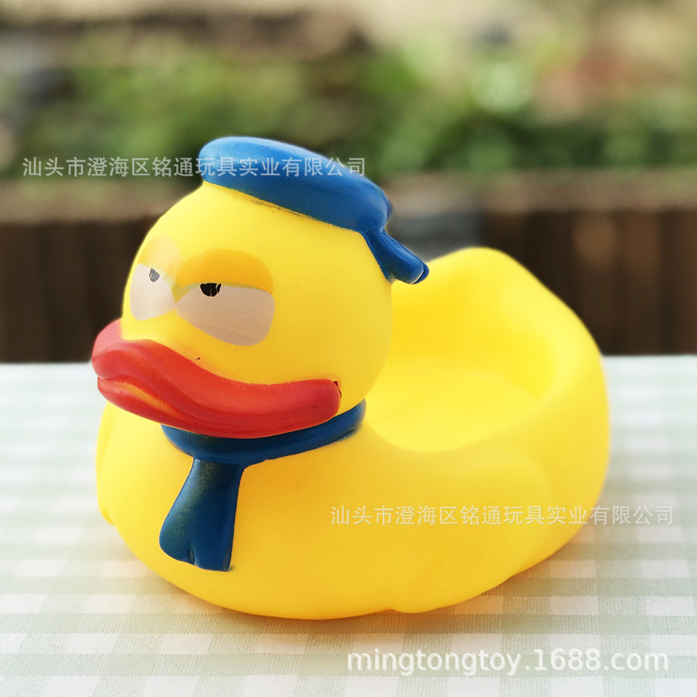 搪塑玩具浮水鸭 博士鸭bb哨子洗澡戏水搪塑鸭 夏天水上玩具 赠品