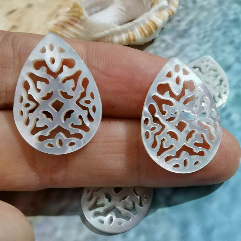 复古首饰服饰白贝母吊坠挂件配件 厂家直销蝶贝镂空水滴片diy饰品