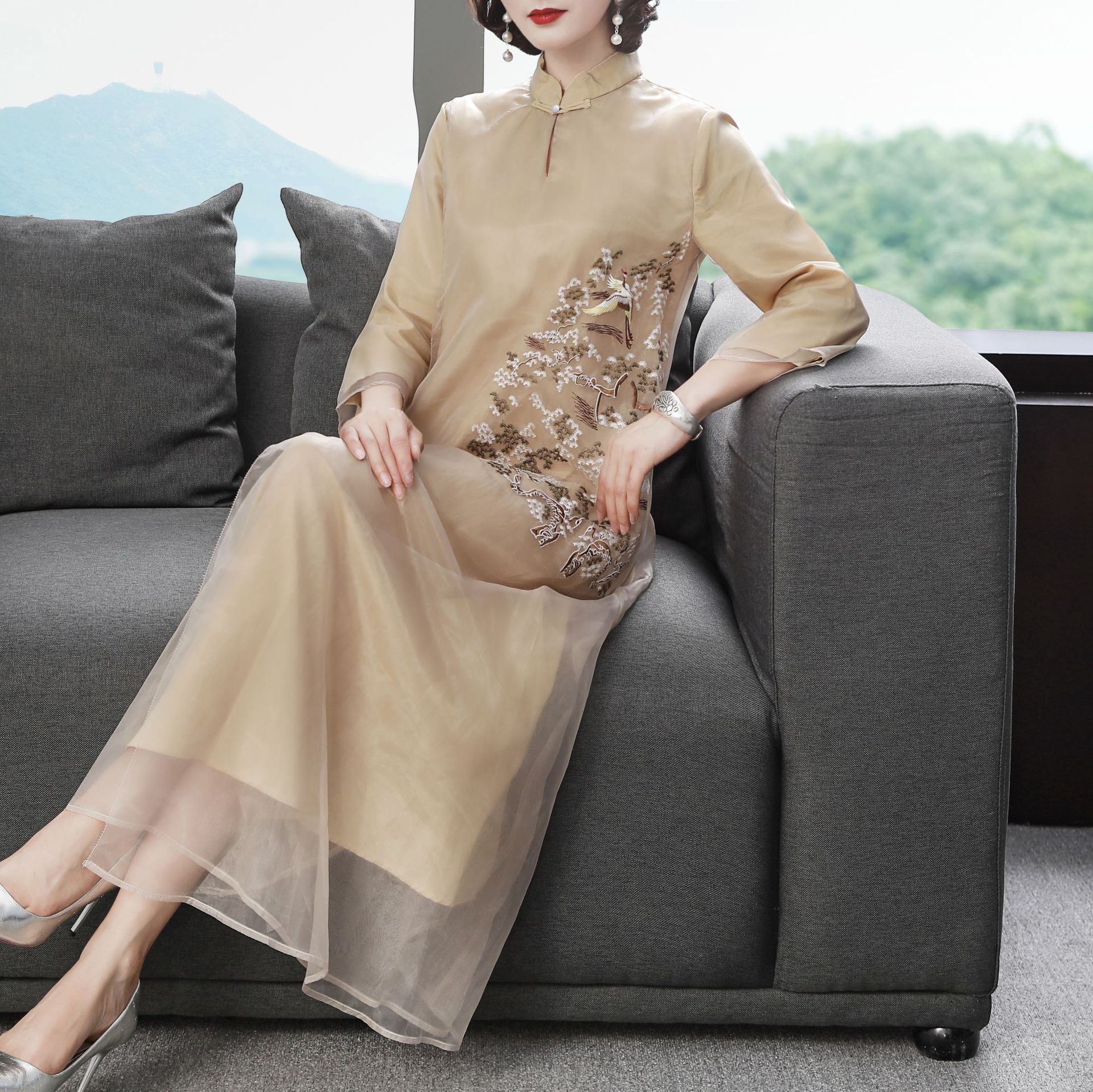 改良汉服连衣裙2020春装新款立领宽松中国风复古旗袍中式绣花唐装