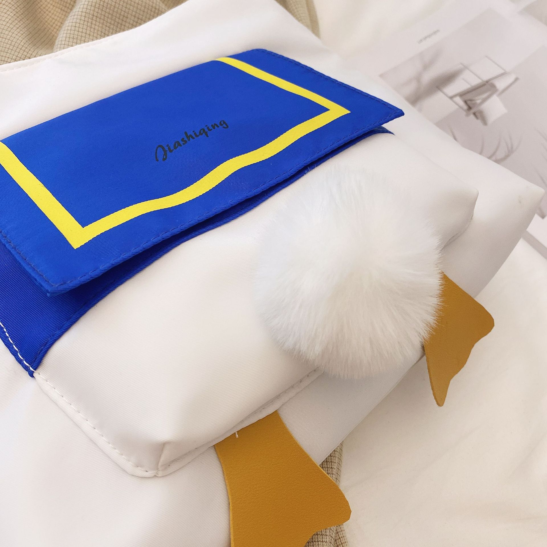 网红鸭屁股帆布包可爱包包女包新款大学生单肩包文艺个性斜挎包潮