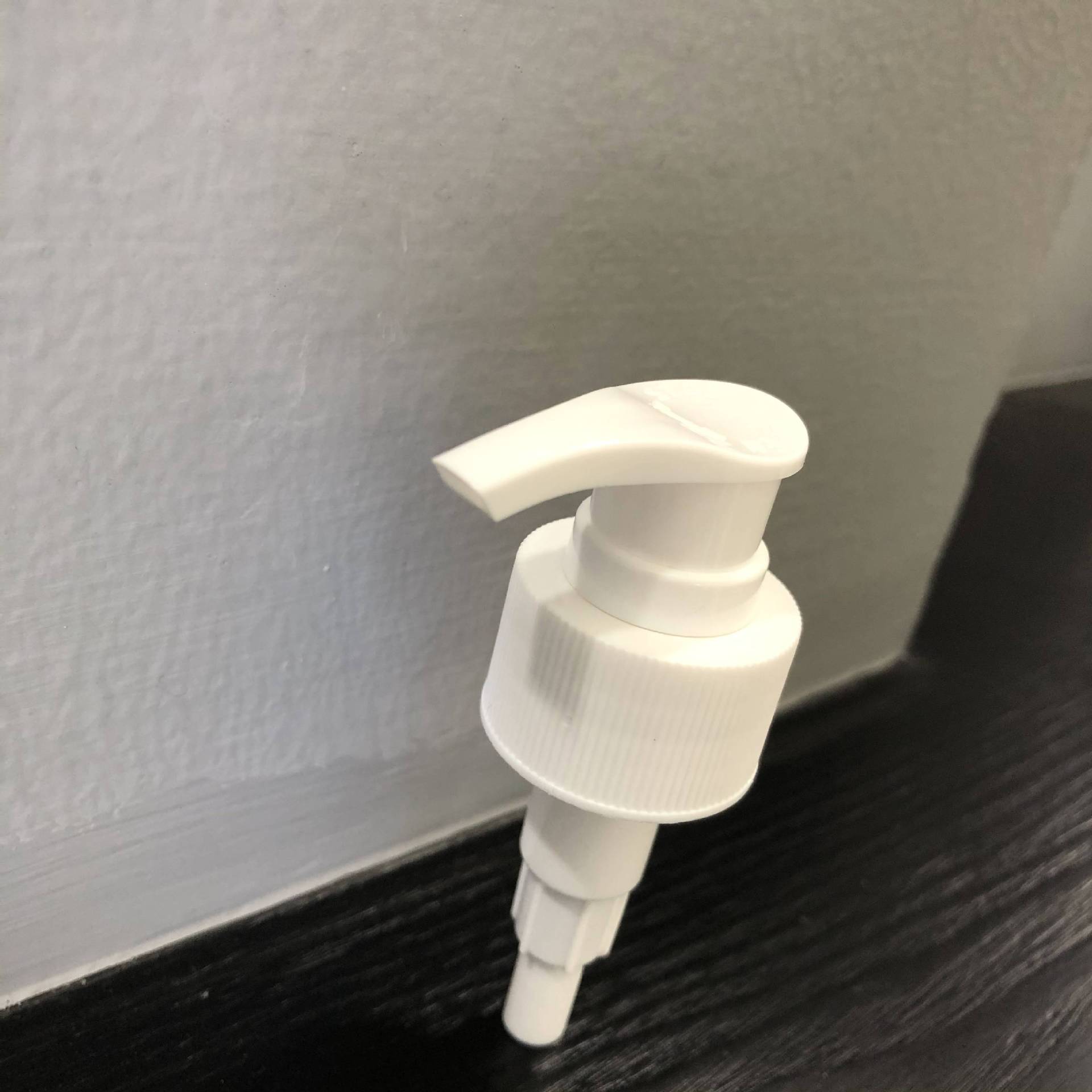 28牙洗手液泵头 沐浴露洗发水乳液按压泵 塑料喷头