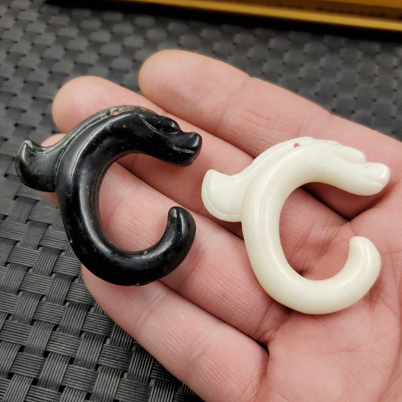 玉石新疆墨绿龙勾吊坠蓝田玉仿古龙勾吊坠玉龙勾玉坠