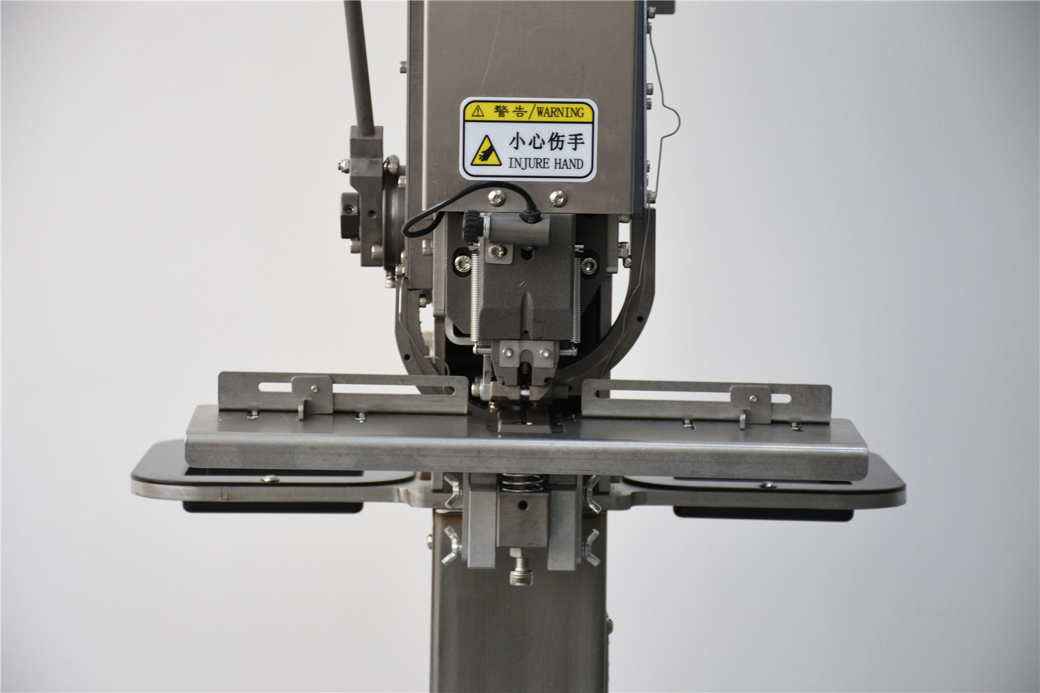 东莞源头工厂现货e93s1 全自动打扣机新款适用胶扣