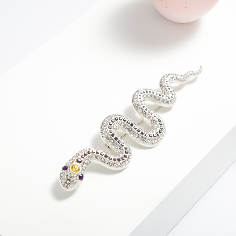 网红时尚女生气质个性生肖蛇胸针女生礼物跨境电商ins亚马逊新款