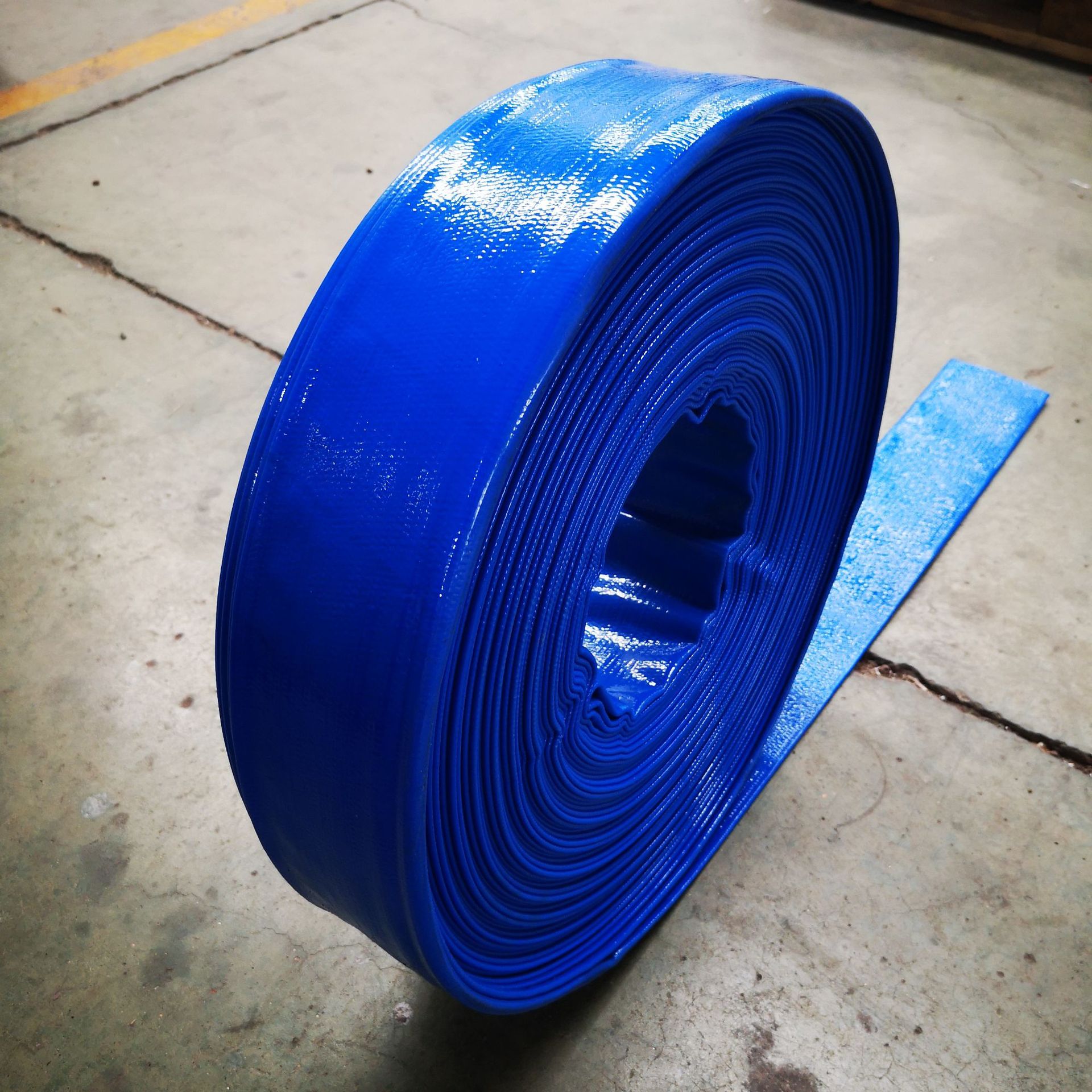 农用灌溉水带 农业浇地厂家供应林业灌溉四季柔软蓝色pvc涂塑水带