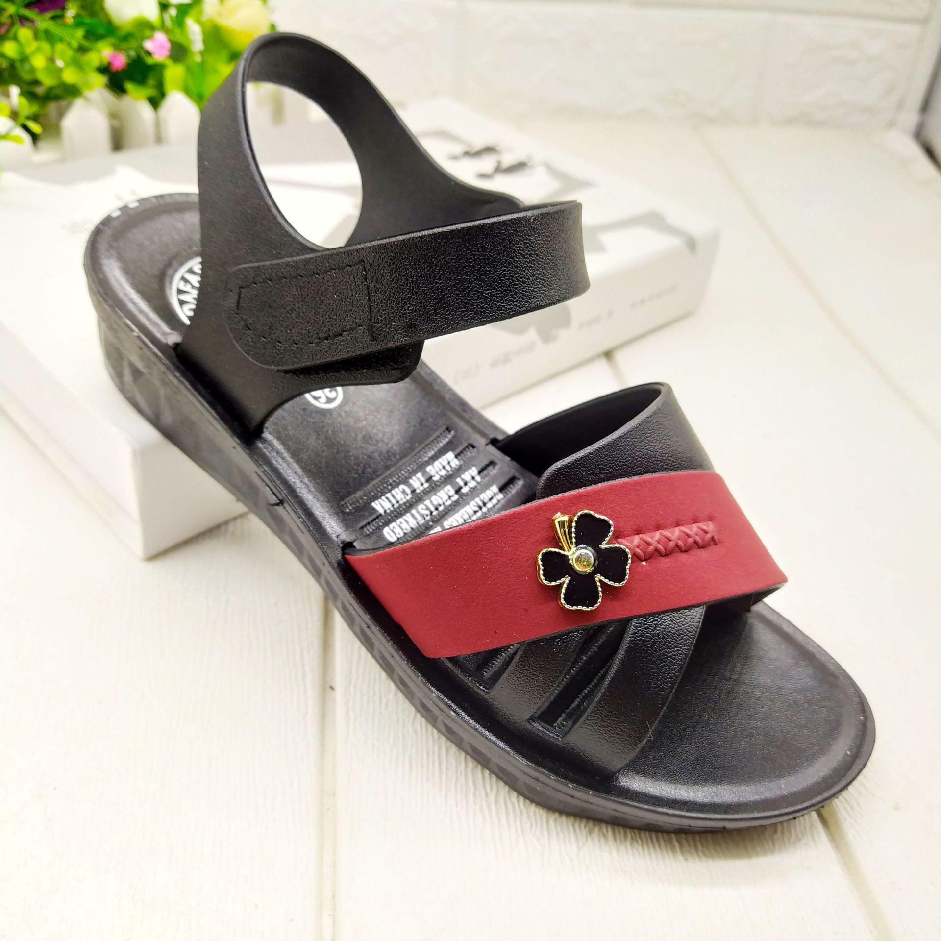 夏季新款女士胶凉鞋防滑耐磨拼色居家外穿沙滩凉鞋摆地摊凉鞋批发