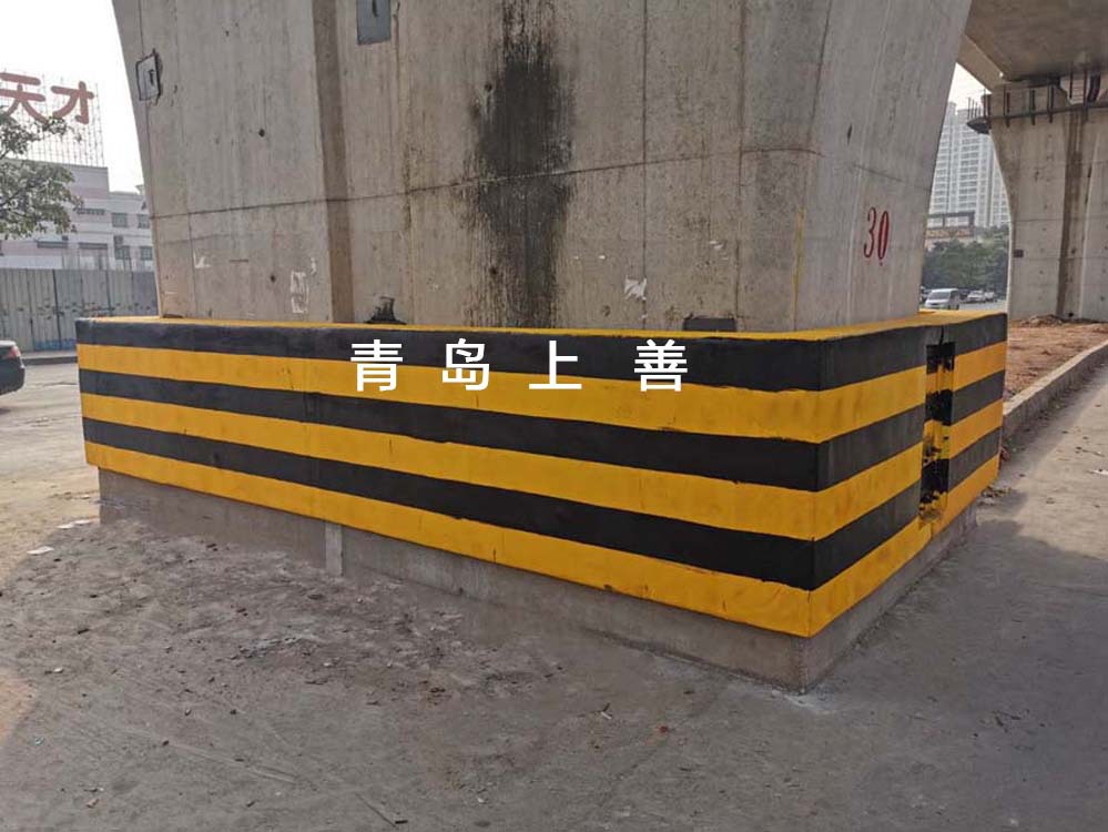 公路桥梁汽车防撞装置 钢结合复合材料桥梁防撞设施