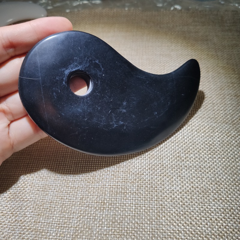 玉石八卦石太极石阴阳板黑白阴阳刮痧板能量石汉白玉按摩刮痧