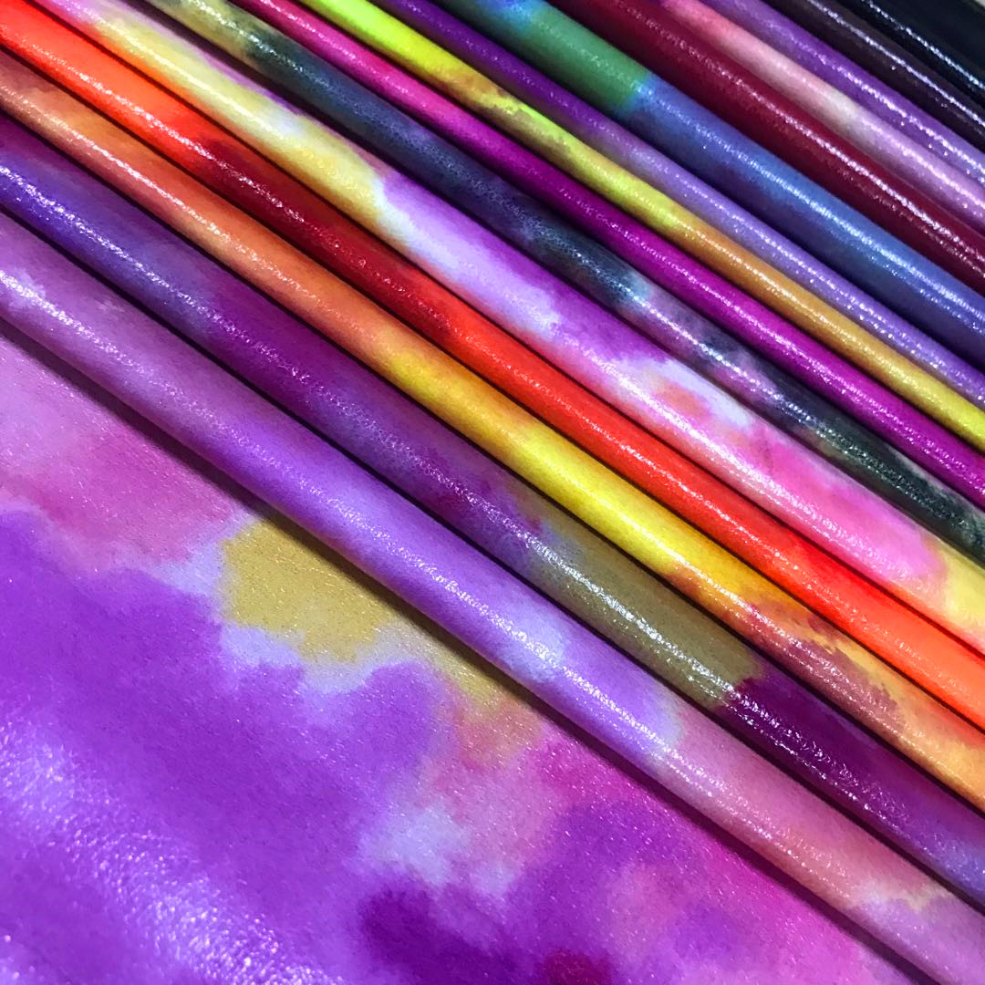 金属亮光麂皮绒扎染pu皮革 箱包服帽鞋材欧标环保扎染面料 工厂货