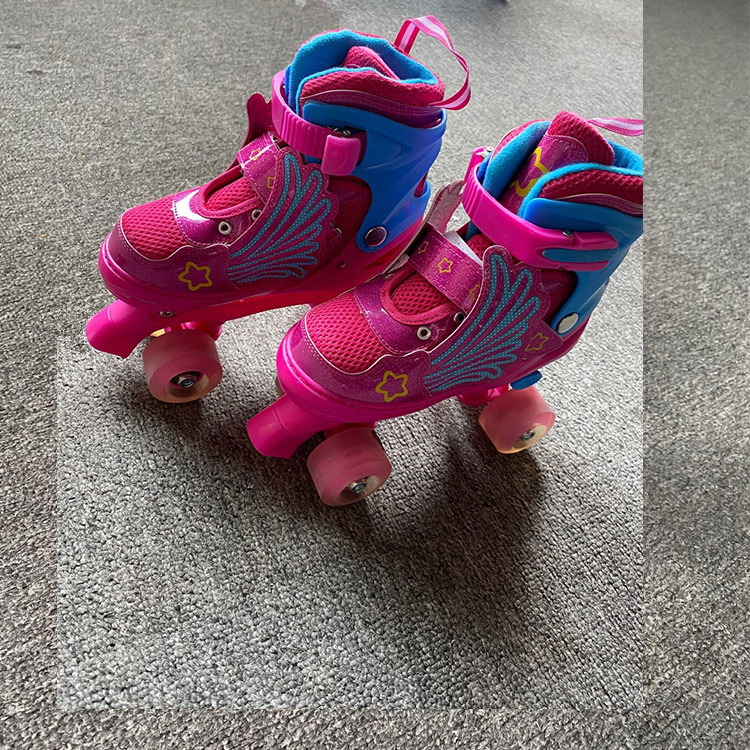 双排轮滑鞋滚轴四轮旱冰老式溜冰专业初学溜冰场厂家直销