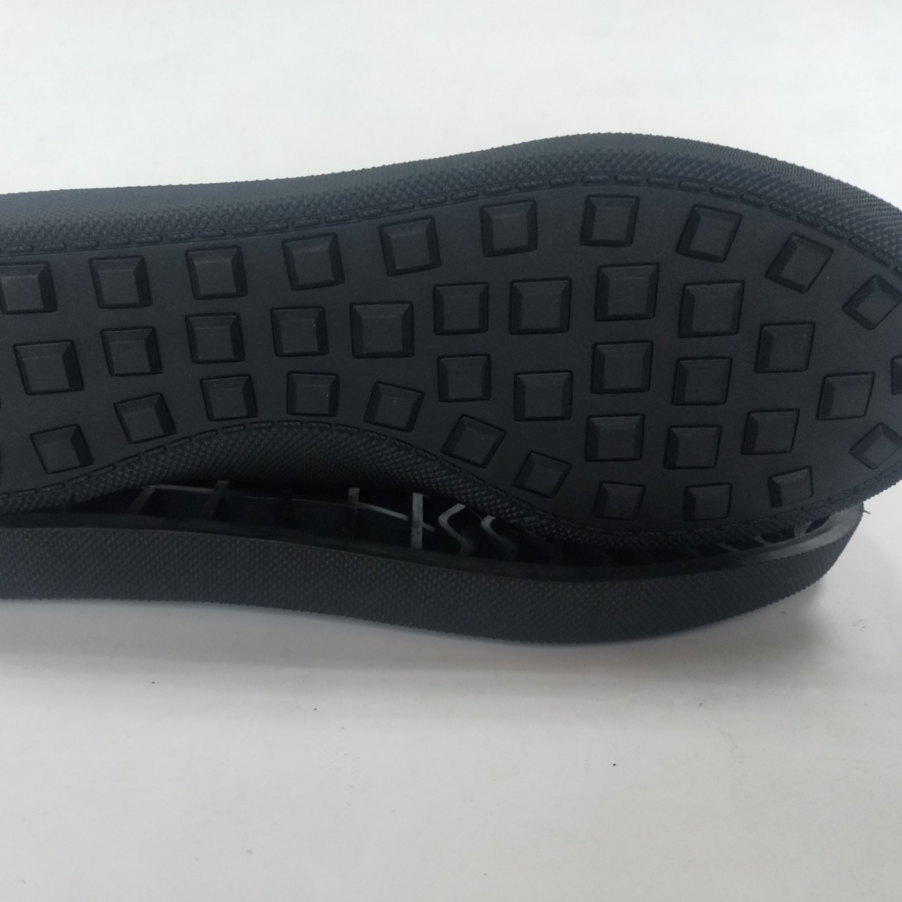 2020新款雪地靴子鞋底耐磨耐寒耐穿橡胶大底鞋材厂家批发冬季鞋底