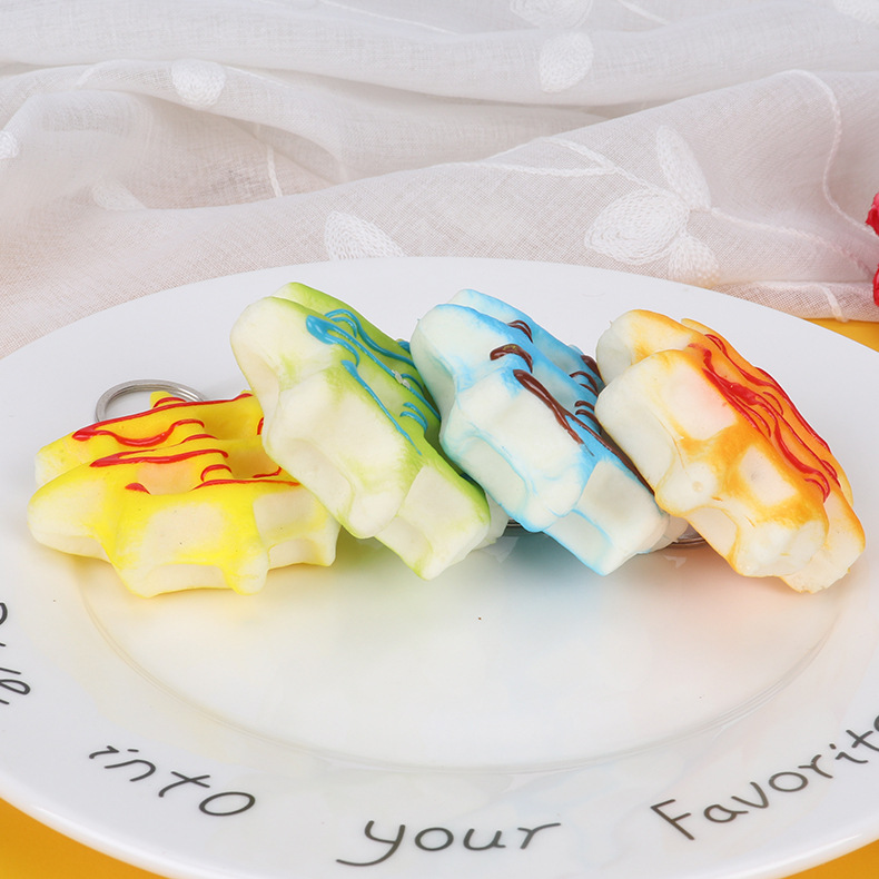 pu慢回弹仿真曲奇饼干模型零食点心玩具批发菱形饼干钥匙扣