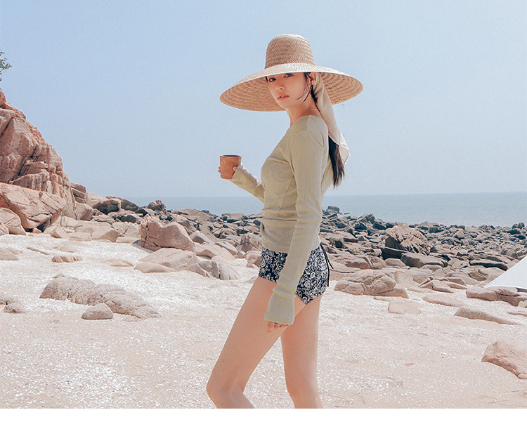 泳衣女温泉遮肚显瘦短袖连体三角保守韩国潮风格女士游泳衣比基尼