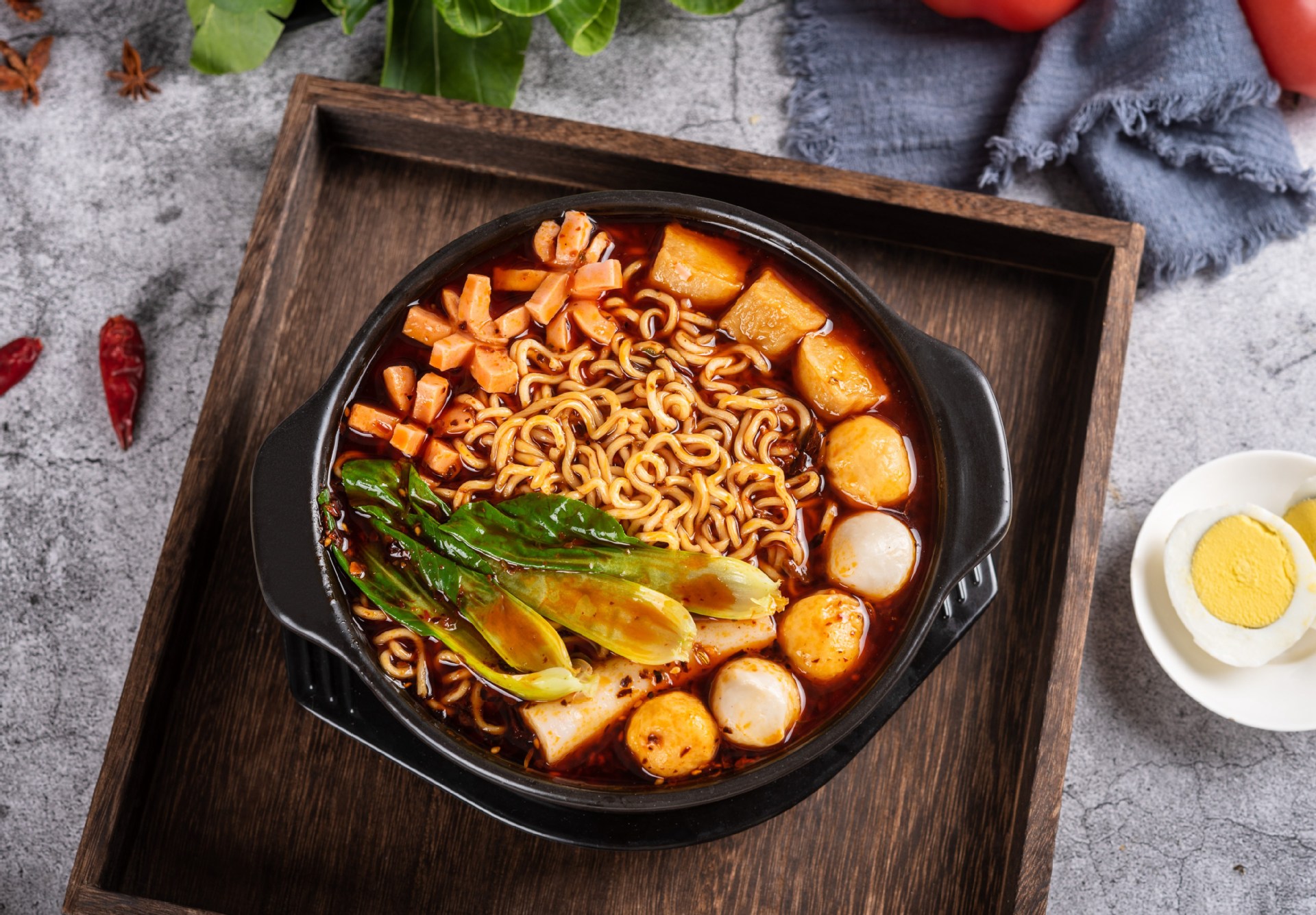 华祥厂家直销清真火锅面32袋*70g面饼火锅面砂锅面干吃方便面批发