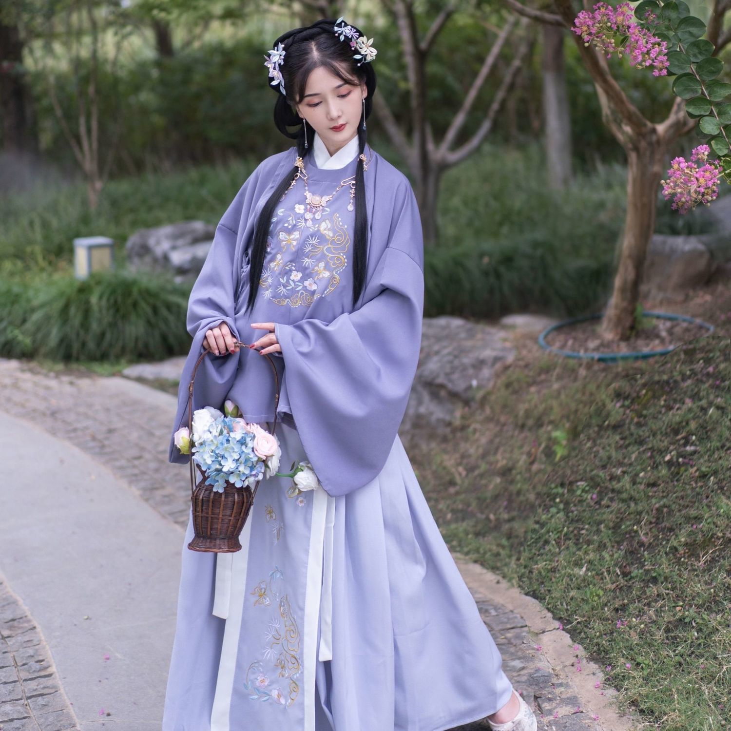 春季明制汉服女成人古装改良超仙圆领大袖衫重工刺绣齐腰褶裙女装