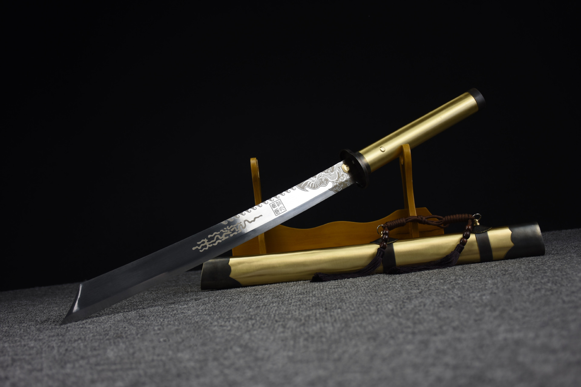 秦秋刀剑跨境代发高锰钢包铜锻打宝剑双手刀康熙战刀工艺品未开刃