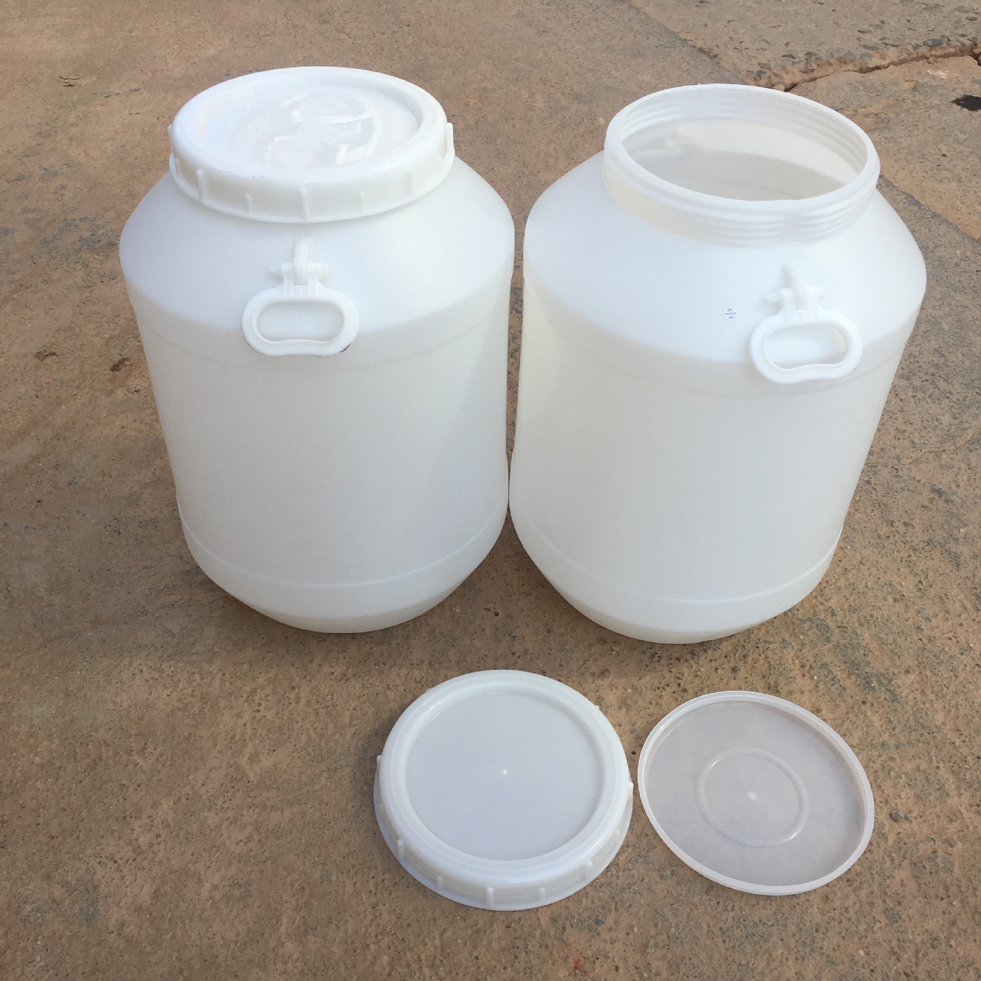 东莞厂家供应深圳防腐蚀耐酸性方桶 新料60升塑料罐 化工桶