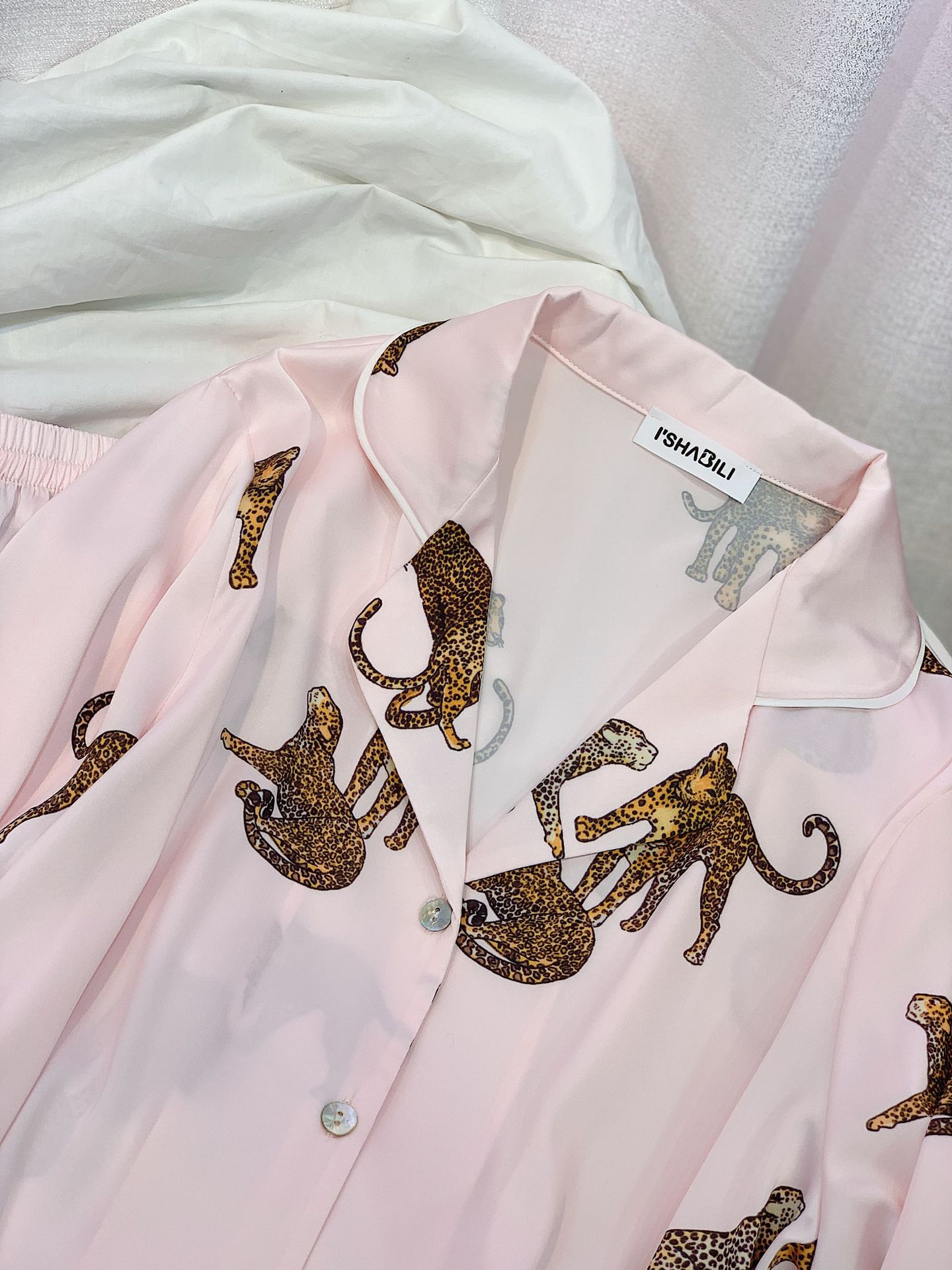 外贸睡衣女批发 时尚花豹子印花高密绸缎长袖长裤v领家居服春秋季