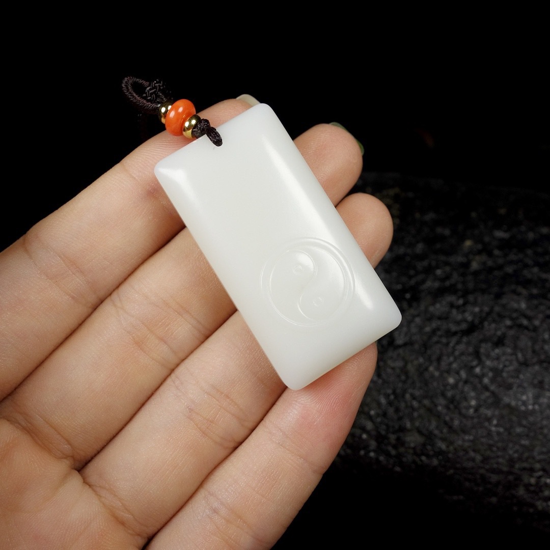 和田玉平安无事牌吊坠阴阳太极八卦图玉佩护身符玉坠转运玉石方牌