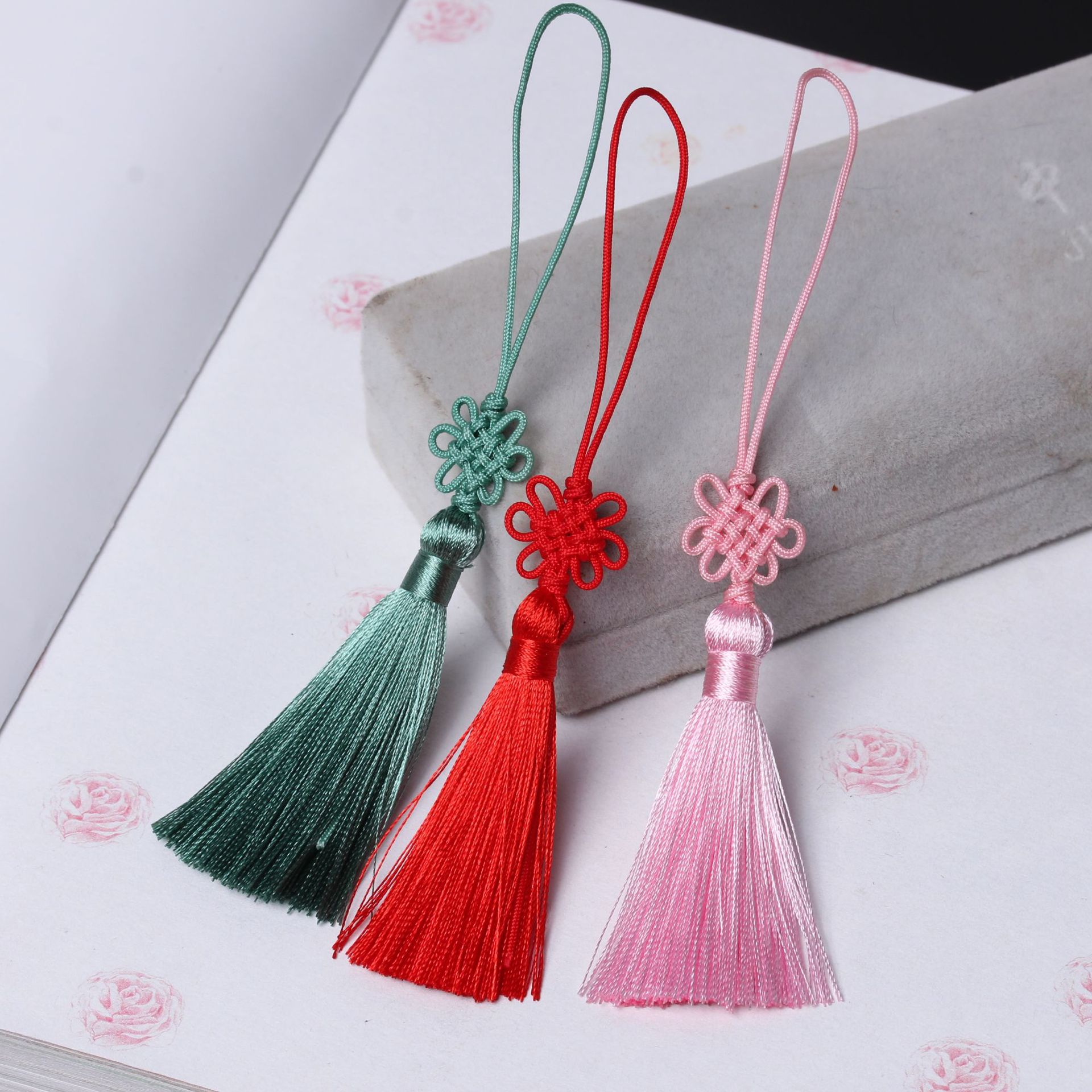 成品小号中国结书签流苏锦纶玉线礼品盒包装盒挂绳u盘中国结挂件