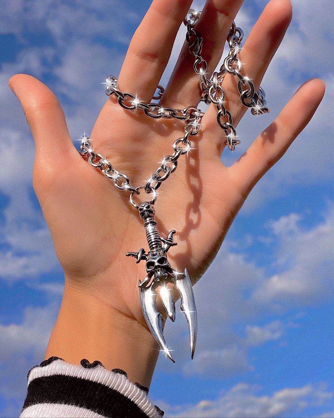 钛钢骷髅防身吊坠男士男性个性欧美新款钢饰项链