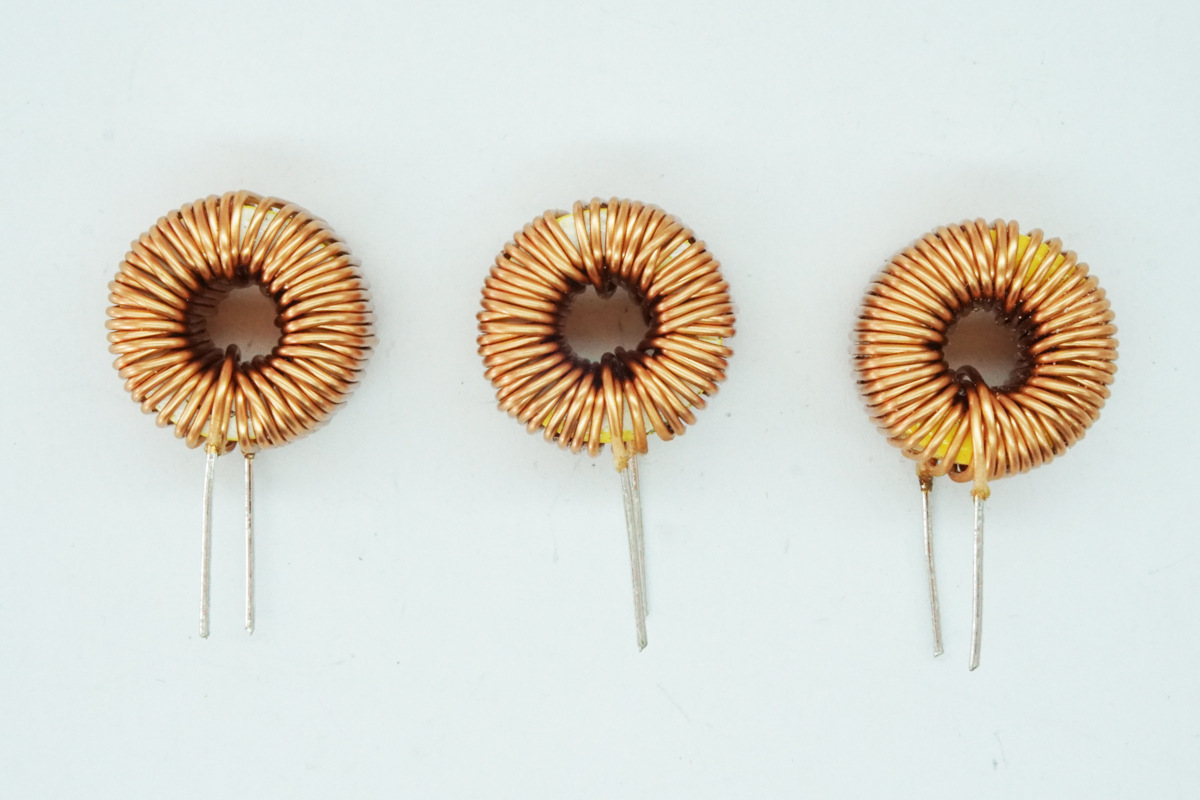 厂家供应车充电源 黄白环差模电感5026-100uh 冰箱空调磁环电感