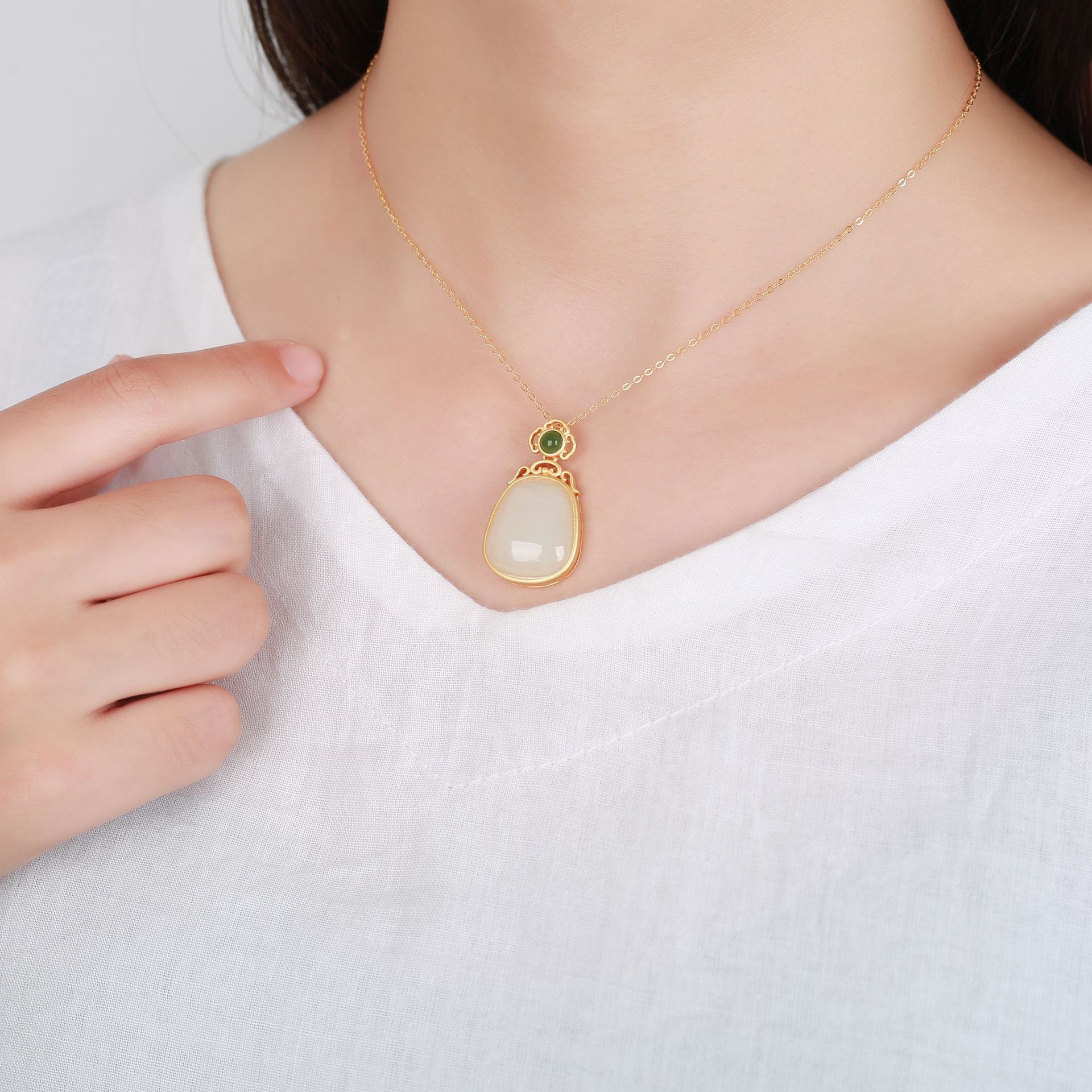 天然和田玉白玉梯形无事牌平安牌吊坠925银项链白玉碧玉点缀套链