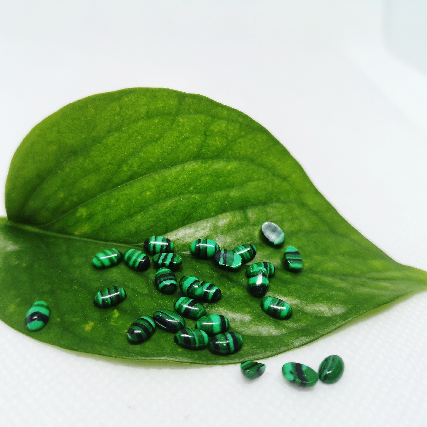 厂家4x6孔雀石椭圆蛋形戒面diy饰品配件美甲不锈钢镶嵌孔绿色戒面