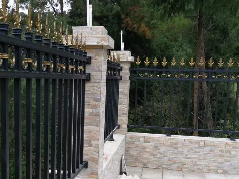 定制透视墙围栏 庭院铁艺护栏 小区工厂园林锌钢围墙护栏