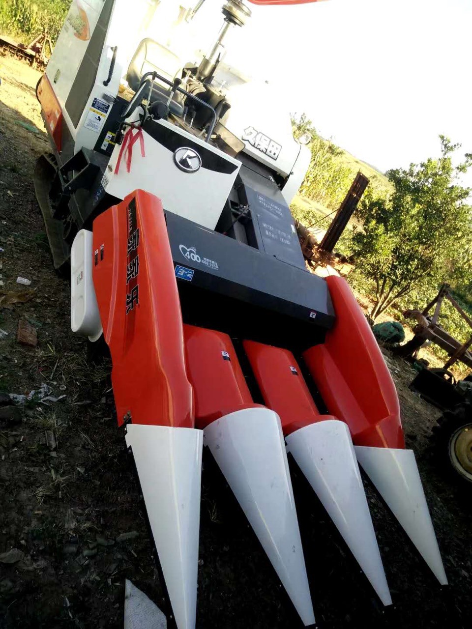 小型玉米联合履带收割机