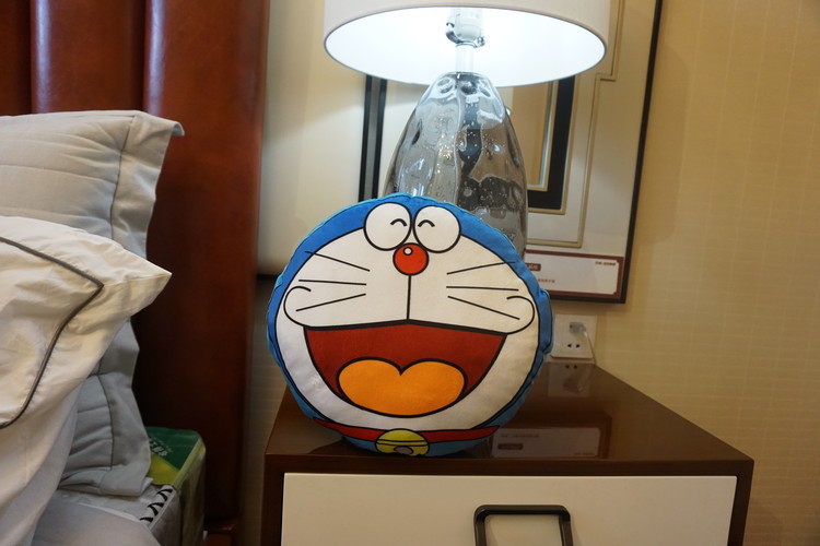 卡通圆形毛绒玩具哆啦a梦抱枕靠垫机器猫叮当猫表情抱枕手捂批发