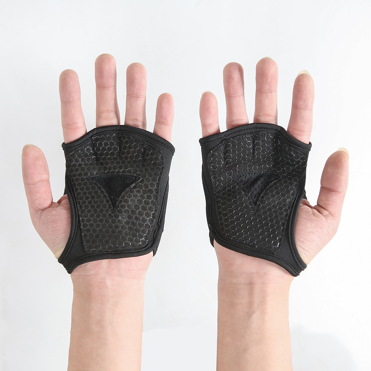 厂家直销透气耐磨健身用品手套春夏户外骑行手套防滑举重护掌手套