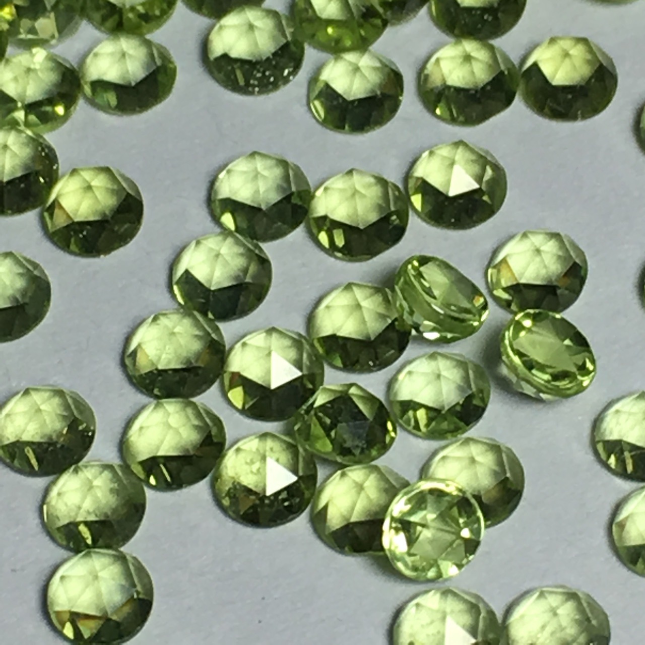 商品描述颜色天然橄榄石尺寸圆形3mm商品属性广西 梧州付款成功后2天