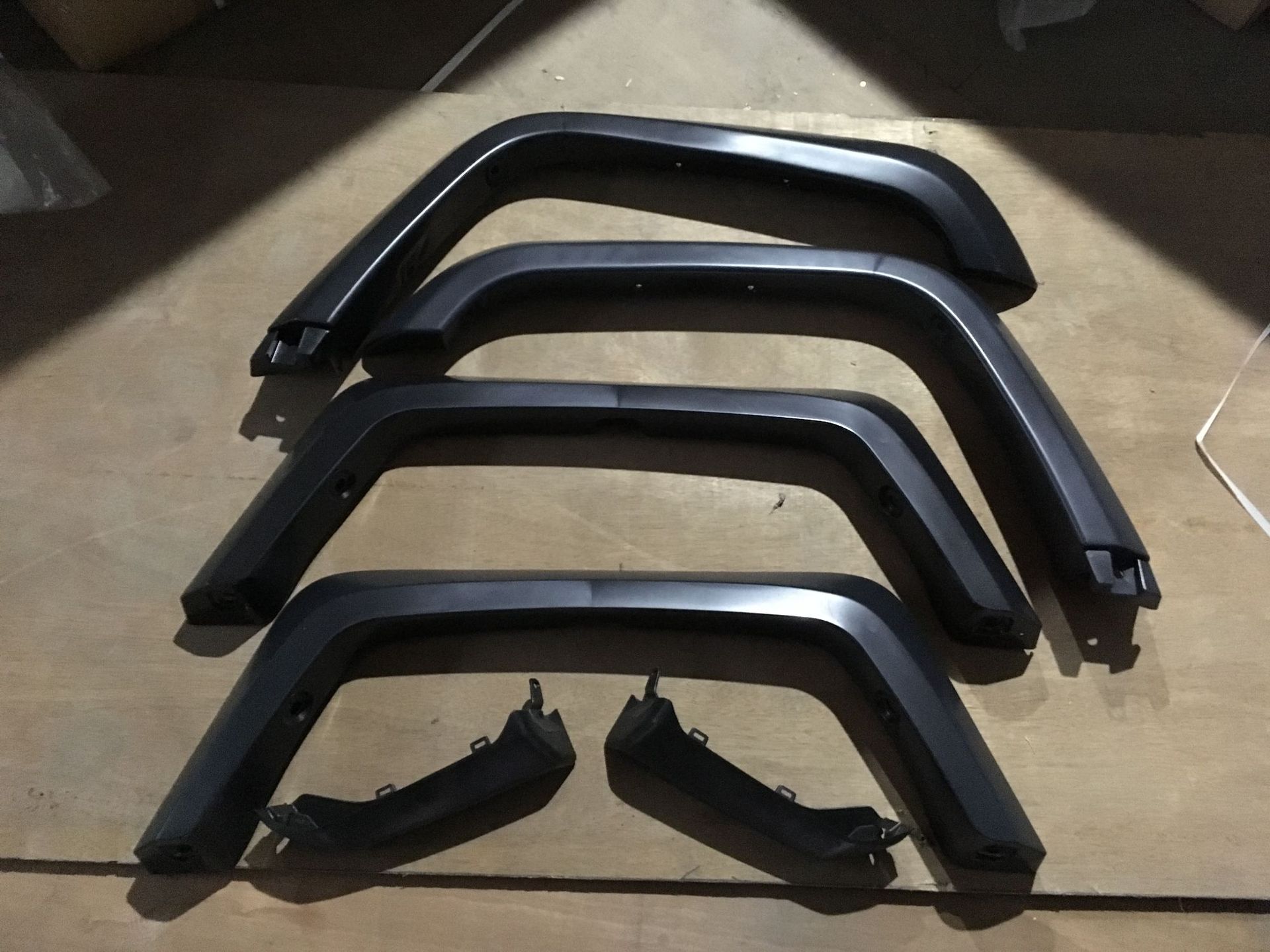 轮眉适用车型fj79 兰酷颜色黑型号新款加工定制否产地江苏材质塑料