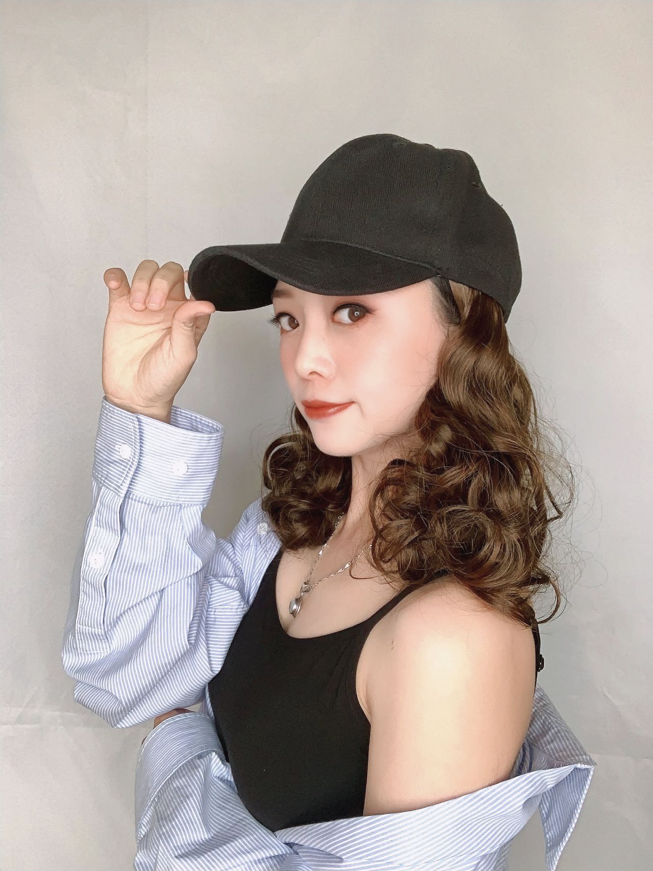 棒球帽假发帽一体时尚中长卷发鸭舌帽女短发仿真假发可拆卸春夏款