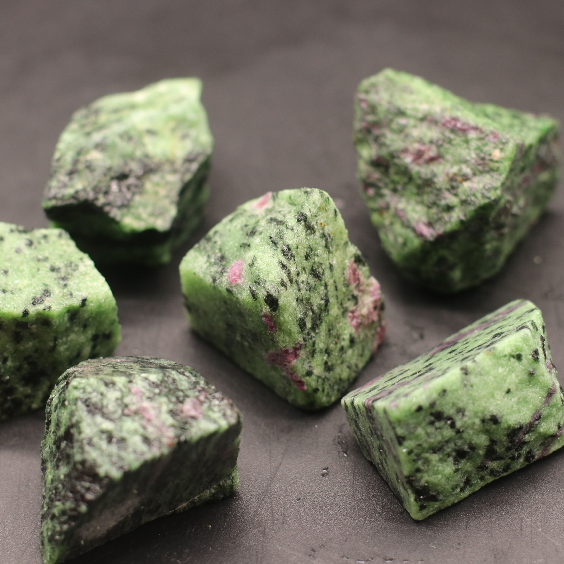 批发天然水晶原石红绿宝水晶石无火香薰扩香石原料摆件布景装饰