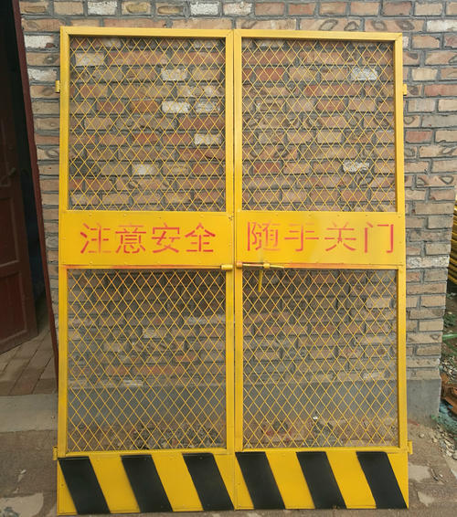 厂家定制电梯井口防护门 工地施工防撞栏电梯门 电梯安全门供应