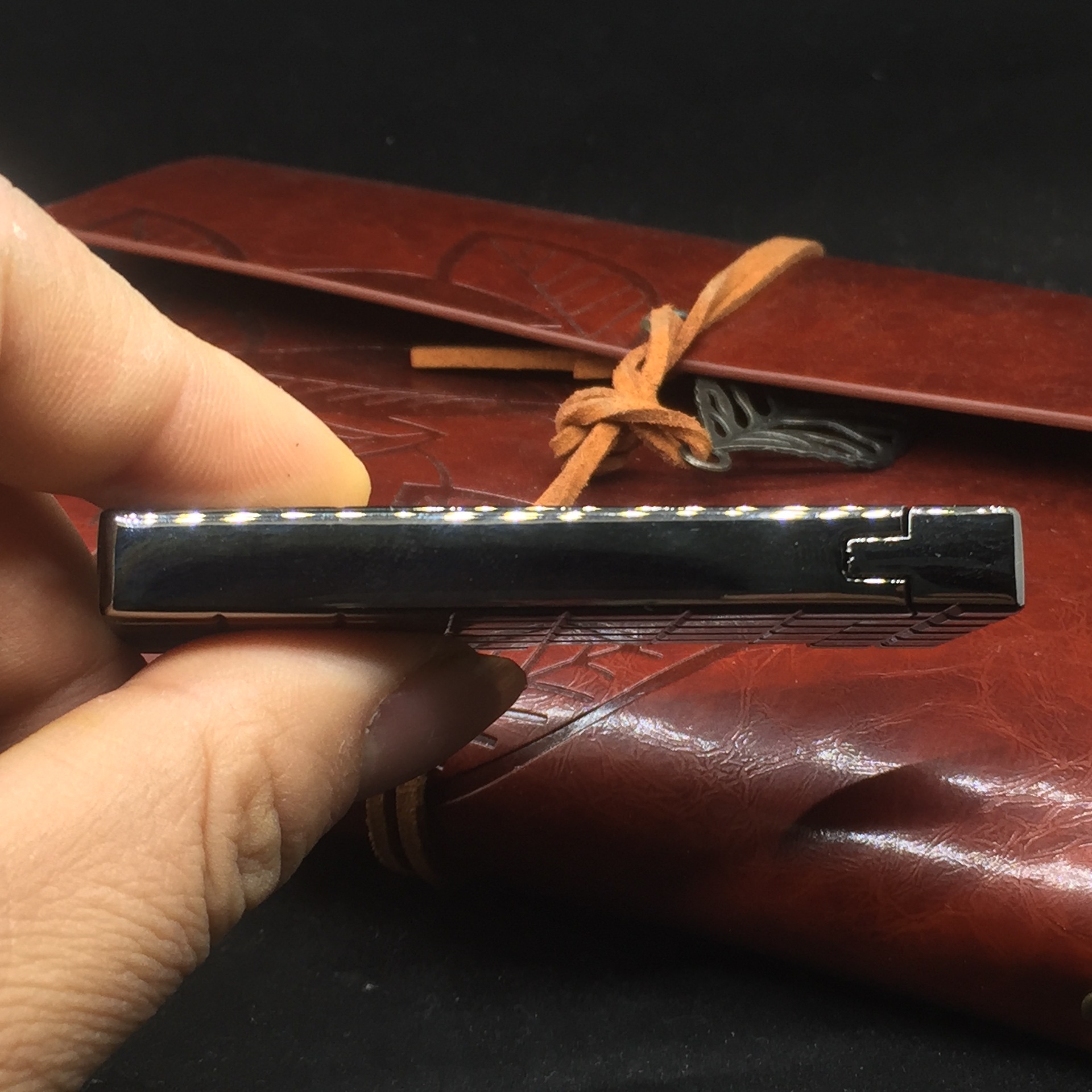 礼盒装德瑞6104黑镍格子搓轮打火机复古砂轮火石充气打火机