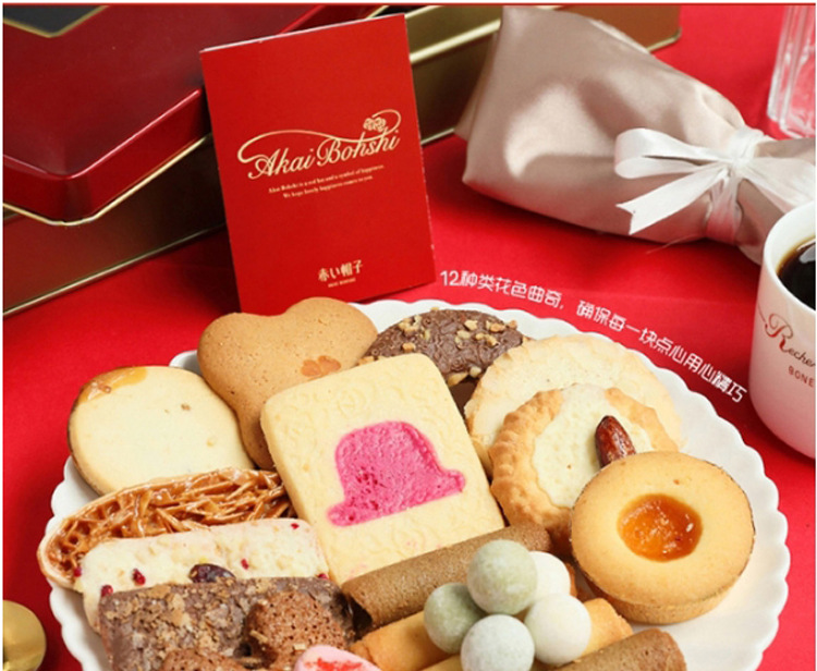 日本进口千朋红帽子曲奇饼干铁罐礼盒黄油饼干铁盒金粉蓝紫帽子