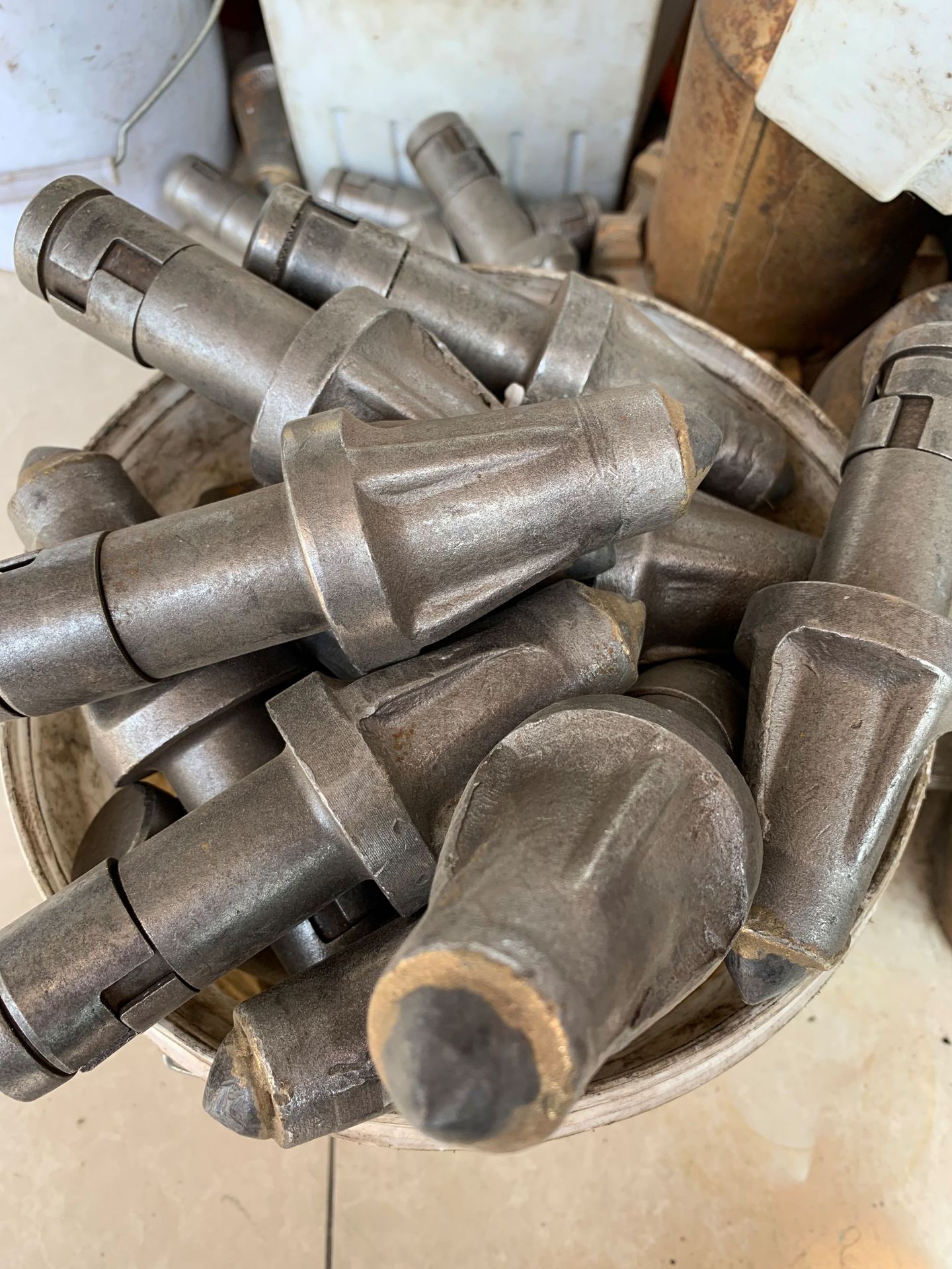 供应矿用u84截齿掘进机用截齿合金截齿齿座齿套卡簧卡子截齿包邮