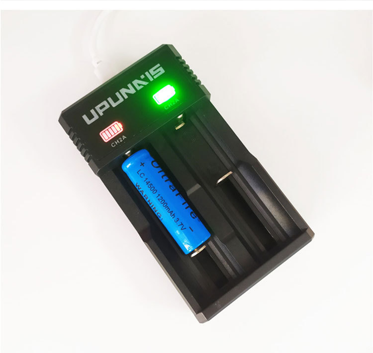 锂电池万能型usb充电器18650单口双槽5v2a智能自停强光手电筒头灯